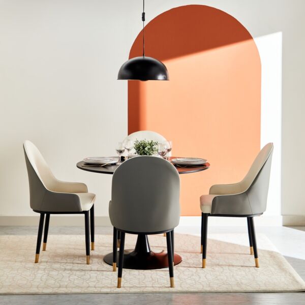 طاولة طعام مستديرة 4 مقاعد من إلفيس نوفي