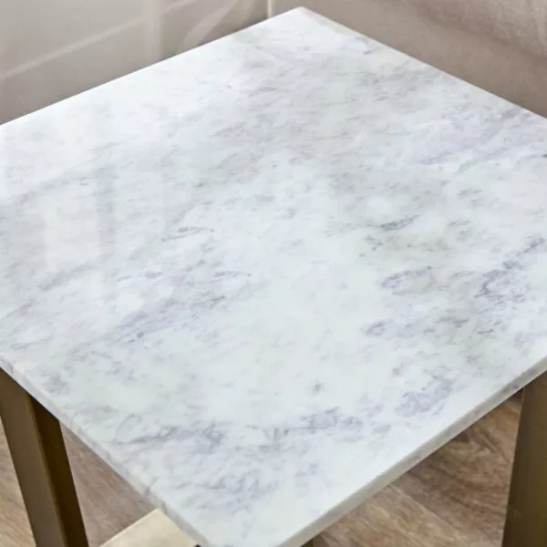 طاولة جانبية بسطح رخام من سيلفرادو