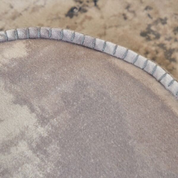 مقعد ومسند قدم بطبعات من مهرجان العريش