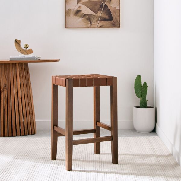 كرسي بإطار خشبي من سافانا