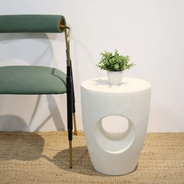 طاولة جانبية مزيّنة - هيلين