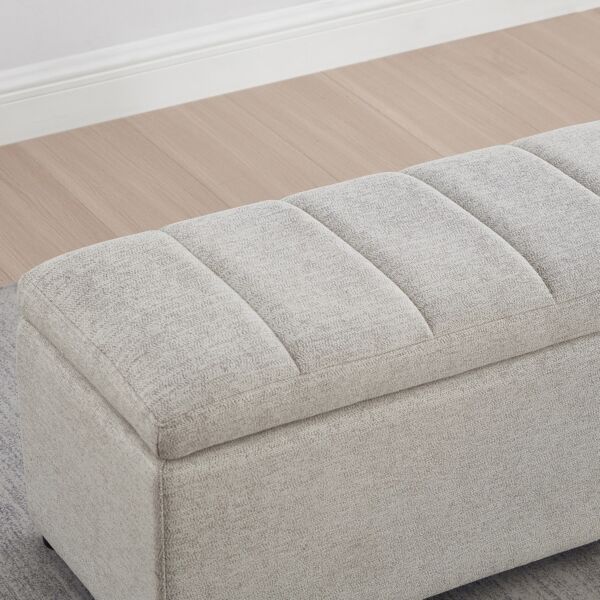 مقعد بنش بمساحة تخزين أورلين