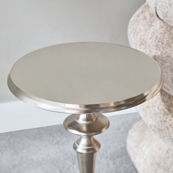 طاولة زينة من توريم