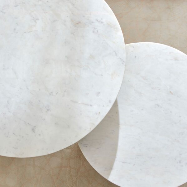 طاولة قهوة مستديرة من الرخام الأصلي من قطعتين مع قاعدة من الخشب الصلب