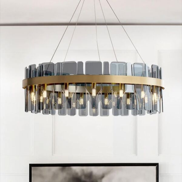 ثريا أندريو ذهبي وزجاج سموك