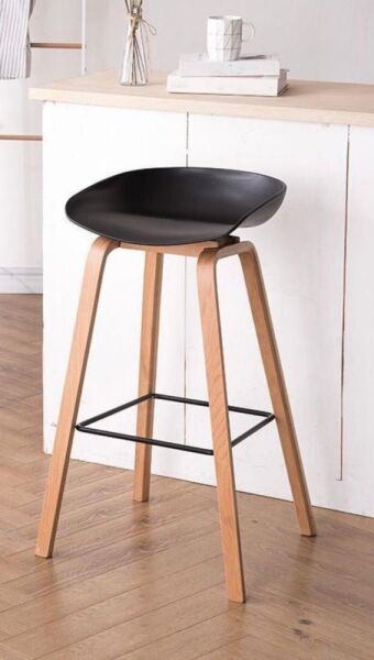 كرسي مرتفع موريتا - اسود وبني خشبي