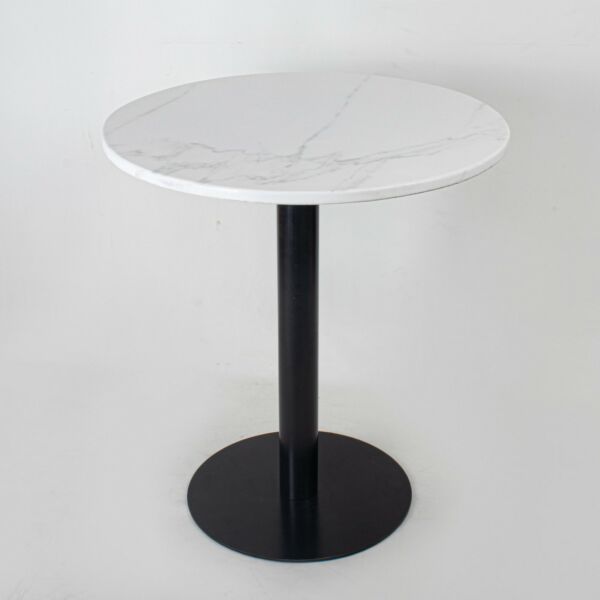 طاولة جانبية بسطح رخام أنيق