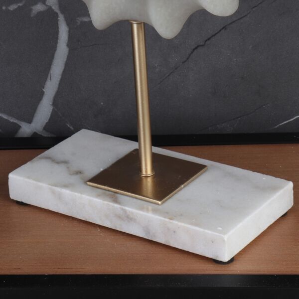 تحفة بقاعدة رخام غريتا