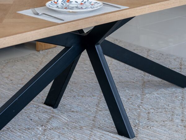 طاولة طعام ثولان