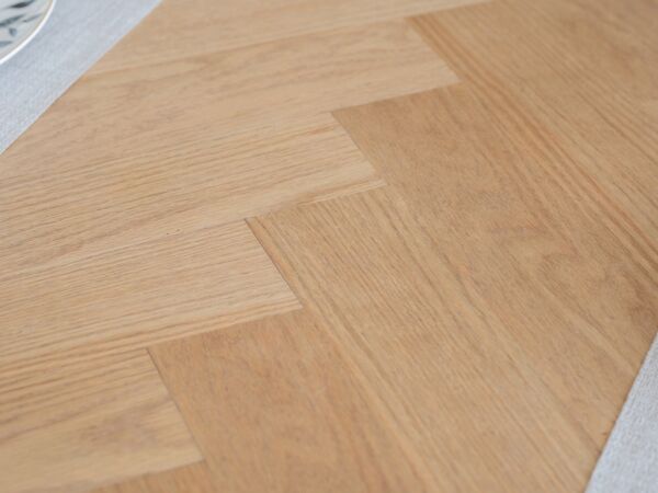 طاولة طعام ثولان