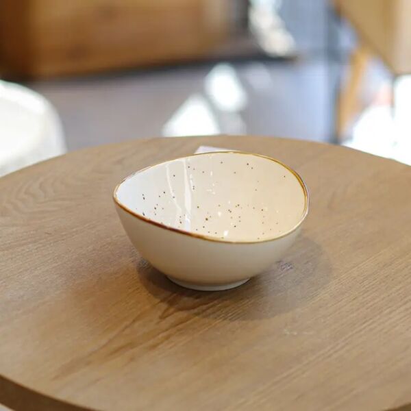 زبدية بورسلان بنقش نقط وسطح متعرج - أبيض