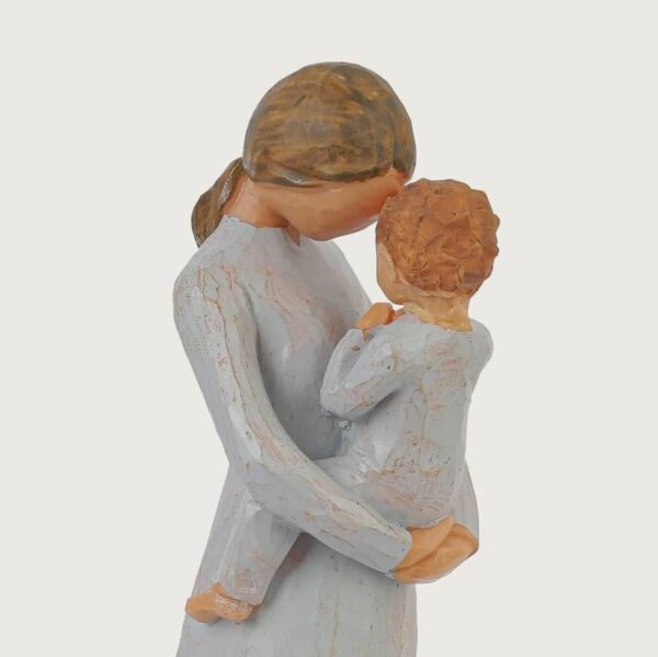 تحفة على شكل الأم وطفلها