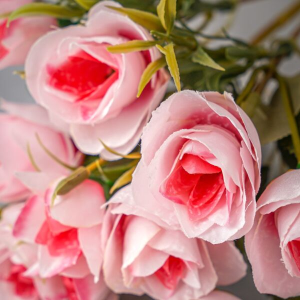 باقة ورد صناعي غونيش - وردي فاتح واخضر - 12 قطعة