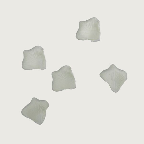 بتلات ورد رونا صناعية - اوف وايت - 12 قطعة