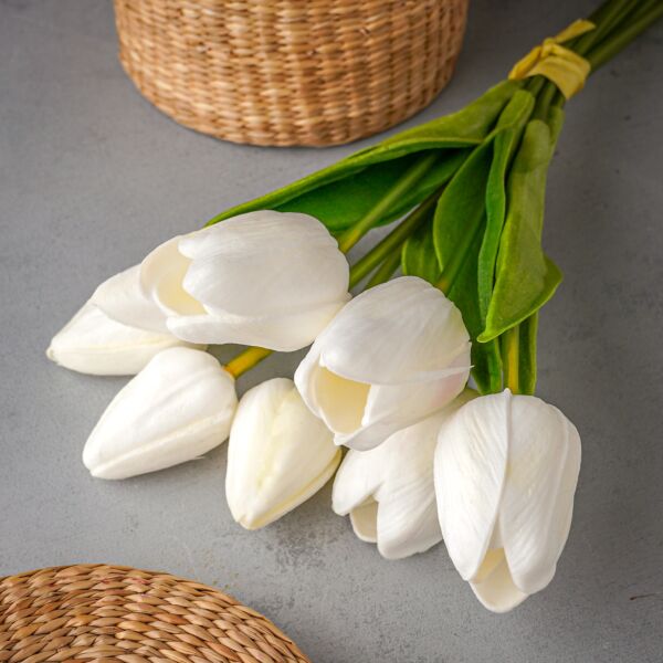 باقة ورد صناعي بلقيس - ابيض واخضر - 12 قطعة