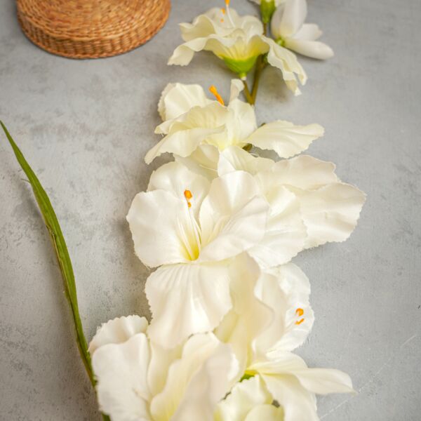 ورد صناعي بيرجيل - ابيض واخضر - 12 قطعة