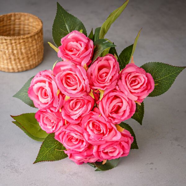 باقة ورد صناعي الماليا - وردي غامق واخضر - 12 قطعة