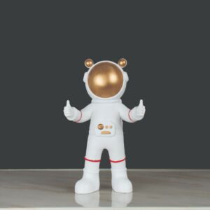 مجسم رائد الفضاء-الارتفاع 23سم والعرض 14سم-ابيض