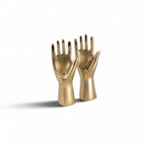 طقم ملح وفلفل بشكل يدين من أثيلة