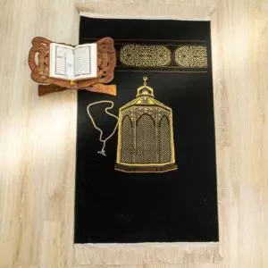 سجادة صلاة بتصاميم الكعبة المشرفة 70x120 سم - أسود و ذهبي