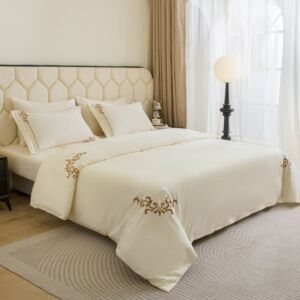 طقم لحاف مزدوج صيفي مزن - 7 قطع - كريمي