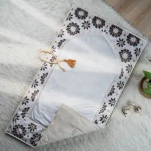 سجادة صلاة 70x120 سم - أبيض وبيج
