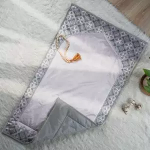 سجادة صلاة 70x120 سم - رمادي فاتح وأخضر