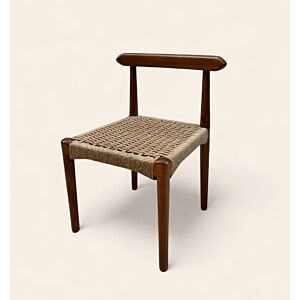 كرسي طعام عتيق مينو