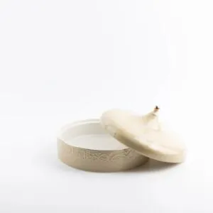 تمرية حجم كبير من جوار - كريمي وذهبي