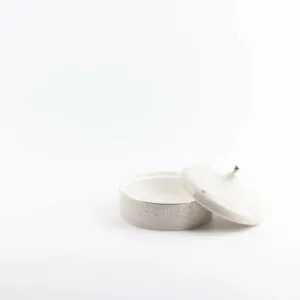 تمرية حجم وسط من جوار - بيج وفضي