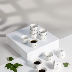 طقم فنجان قهوة سعودية 12 قطعة من نقش - ابيض وفضي