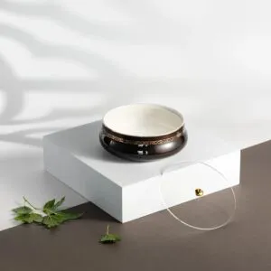 تمرية حجم وسط من نقش - اسود وذهبي