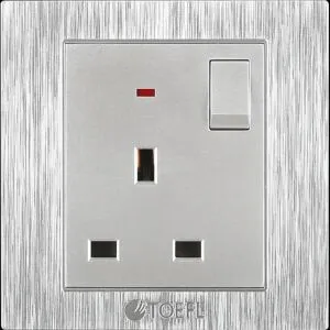 فيش ثلاثي مع مفتاح 13 امبير لون فضي توفل