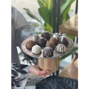 طبق تقديم بقاعدة مرتفعة لوريال مقاس صغير - اسود وبني فاتح