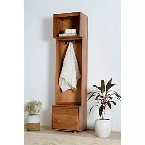 علاقة ملابس ميلف