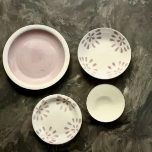 طقم صحون عشاء 4 اشخاص رسم يدوي - وردي