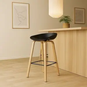 كرسي مرتفع موريتا - اسود وبني خشبي